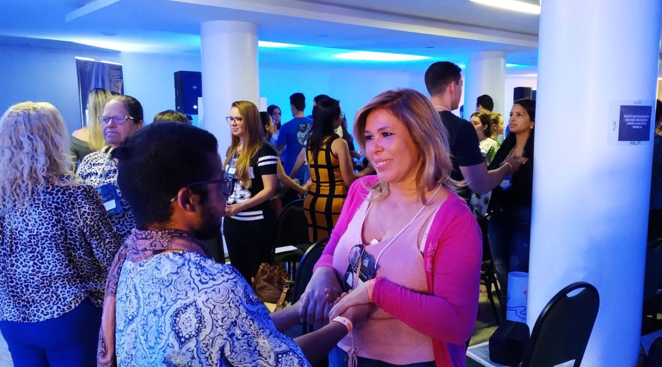 Participantes engajados no evento