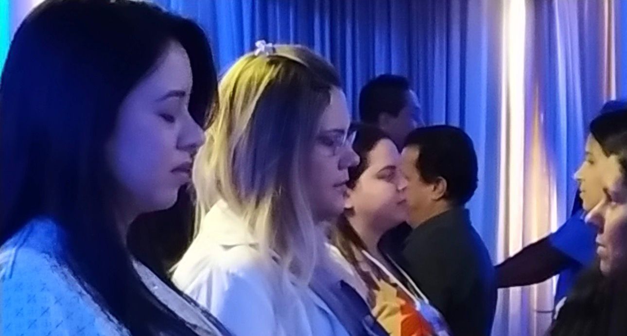 Plateia emocionada no evento