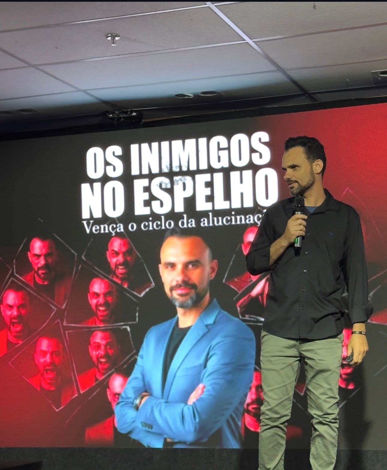 Galeria de OS INIMIGOS NO ESPELHO