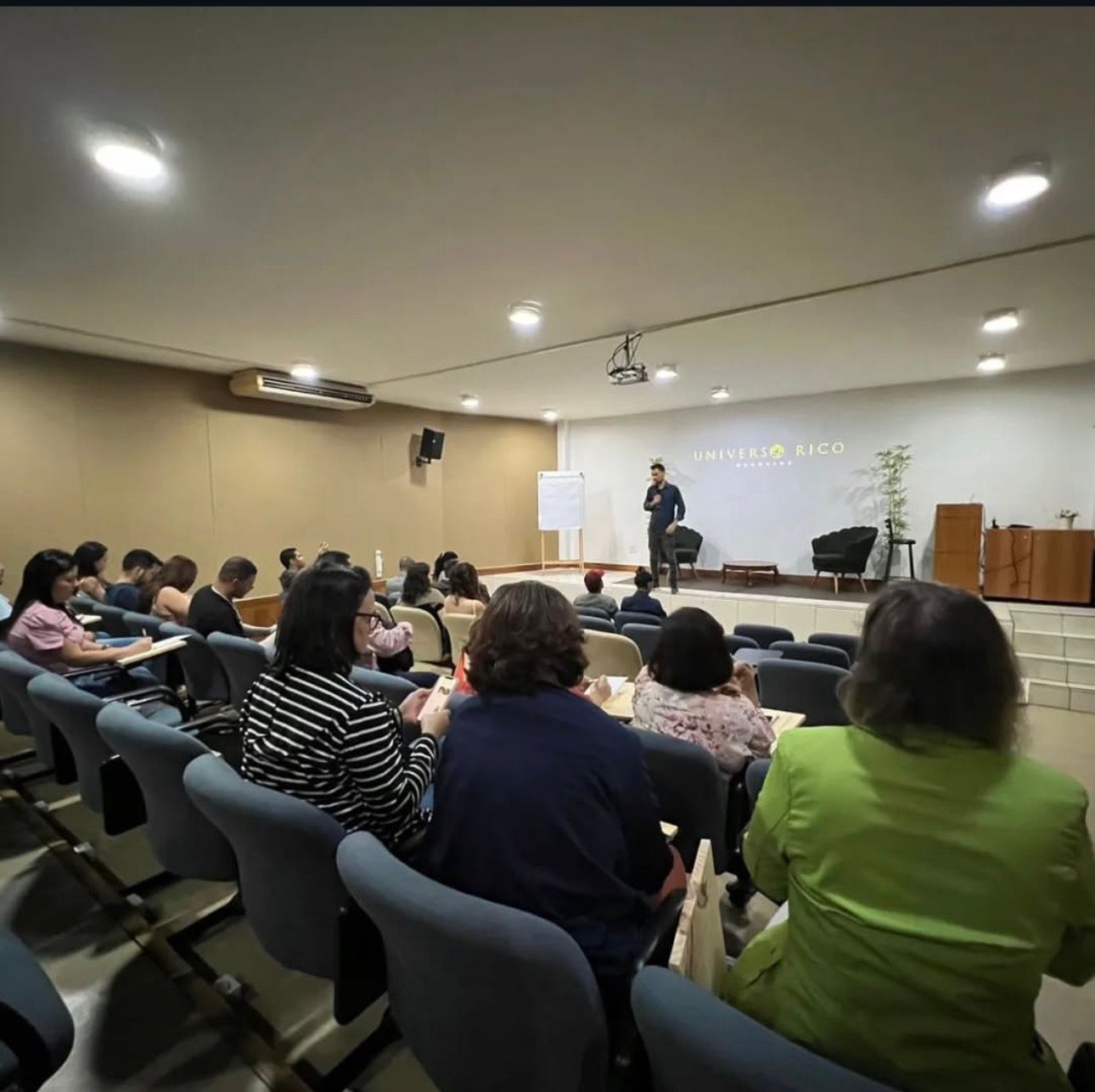 Palestra Universo Rico