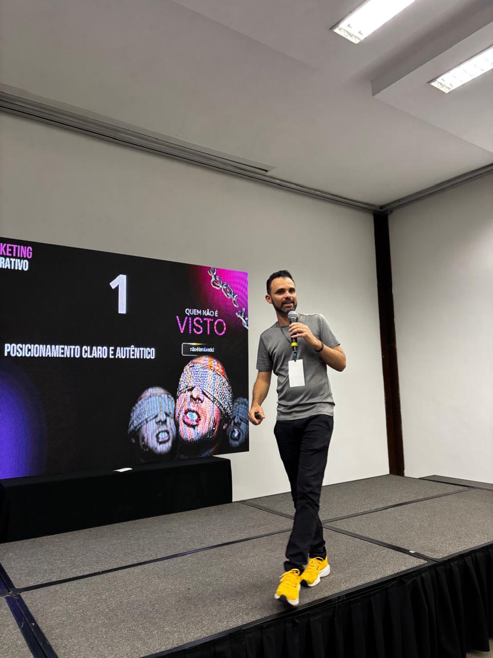 Galeria de POSICIONAMENTO ESTRATÉGICO: A MENTE POR TRÁS DO MERCADO